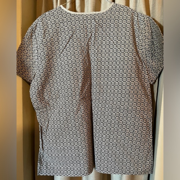 Cherokee Studio Scrub Top - Picture 2 of 3